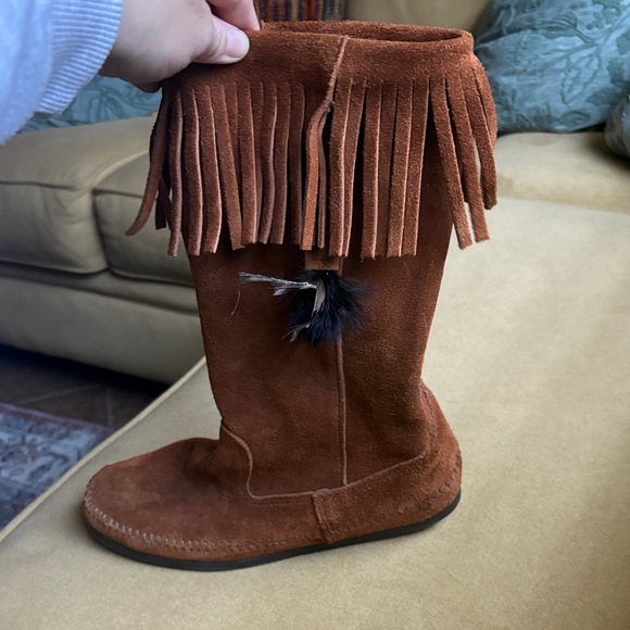 Minnetonka Brown Fringed Moccasin Boots - Picture 3 of 8